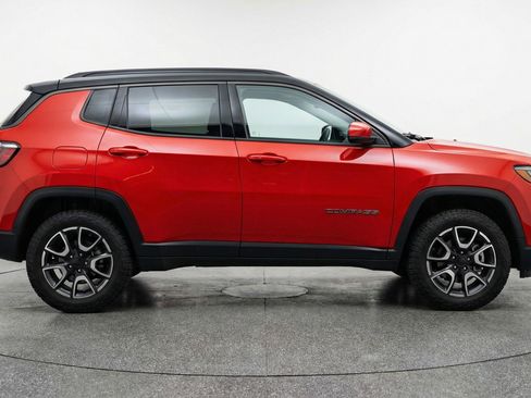 Used 2025 Jeep Compass Trailhawk image 11