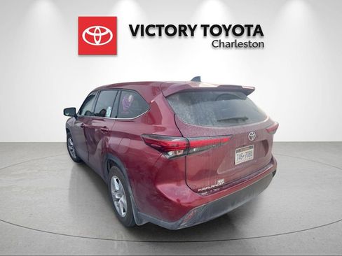 Used 2022 Toyota Highlander LE image 2