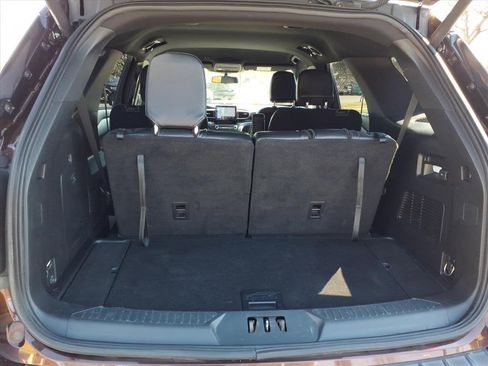 Used 2020 Ford Explorer XLT w/ Equipment Group 202A image 12