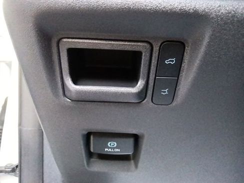 Used 2025 Ford Expedition Active image 17