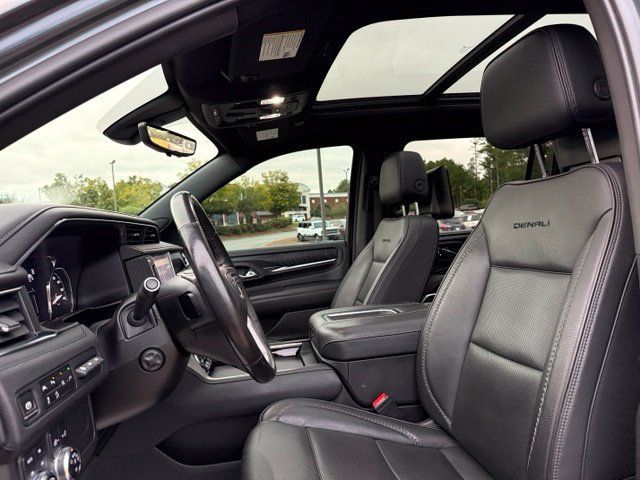 Used 2021 GMC Yukon XL Denali w/ Denali Premium Package AWD/4WD image 24