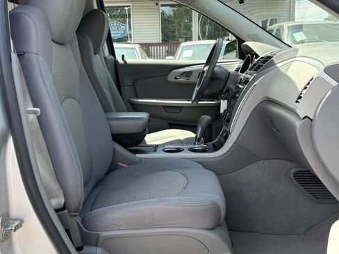 Used 2010 Chevrolet Traverse LS FWD image 23