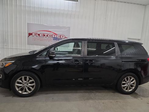 Used 2019 Kia Sedona EX image 5