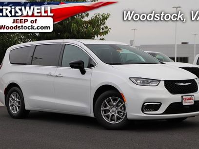 New 2026 Chrysler Pacifica Select