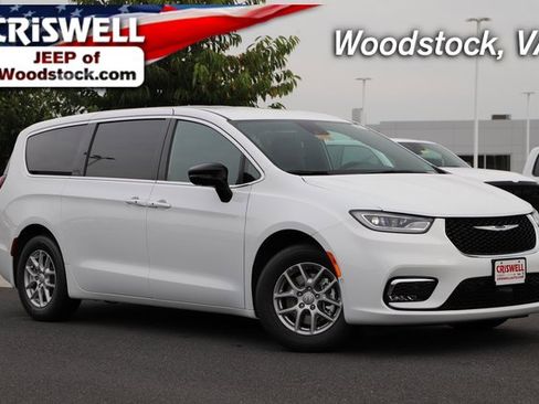 New 2026 Chrysler Pacifica Select image 1