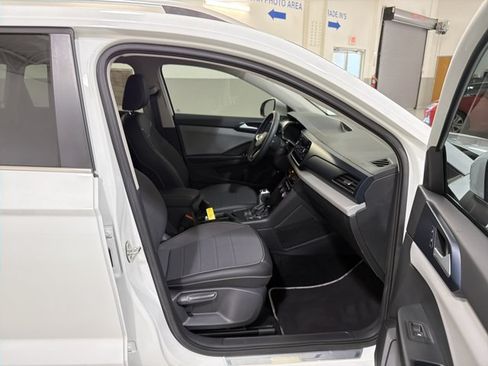 Certified 2023 Volkswagen Taos SE FWD image 36