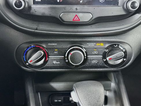 Used 2025 Kia Soul LX w/ LX Technology Package FWD image 23