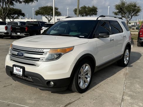 Used 2013 Ford Explorer XLT image 9