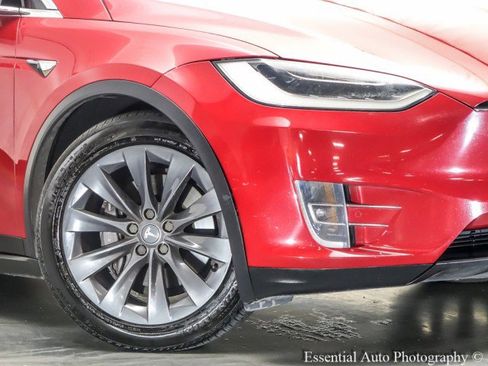 Used 2018 Tesla Model X 75D image 4