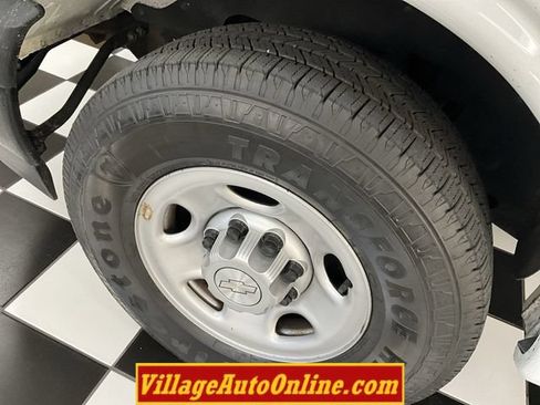Used 2019 Chevrolet Express 2500 w/ Driver Convenience Package RWD image 10
