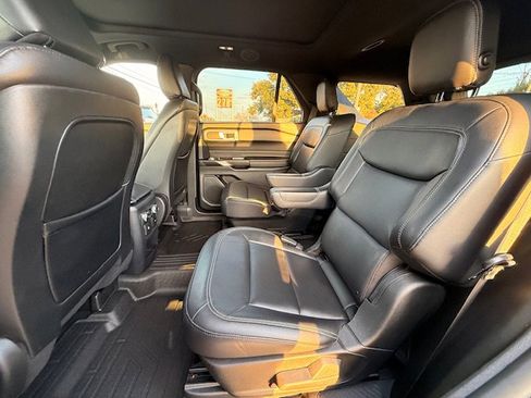 Used 2020 Ford Explorer XLT w/ Equipment Group 202A image 7