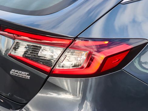 Used 2022 Honda Civic Sport Touring image 8