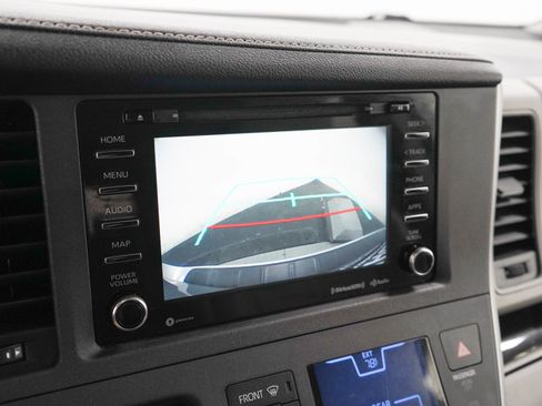 Used 2020 Toyota Sienna XLE w/ XLE Navigation Package FWD image 24