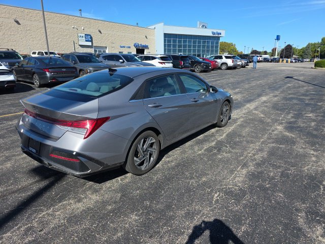 Certified 2025 Hyundai Elantra SEL w/ Cargo Package FWD image 4