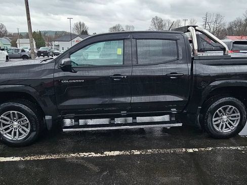 Used 2023 Chevrolet Colorado LT w/ LT Convenience Package II AWD/4WD image 3