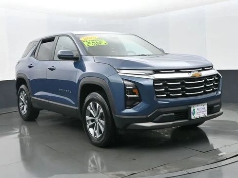 Used 2025 Chevrolet Equinox LT image 2