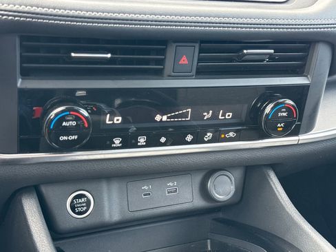 Used 2023 Nissan Rogue SV image 22