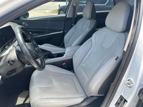 Used 2021 Hyundai Elantra Limited FWD image 16
