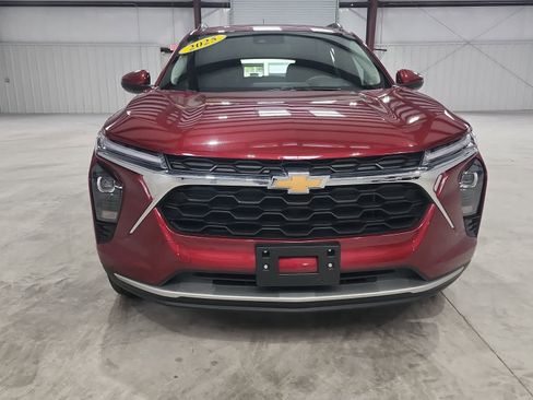 Used 2025 Chevrolet Trax LT image 8