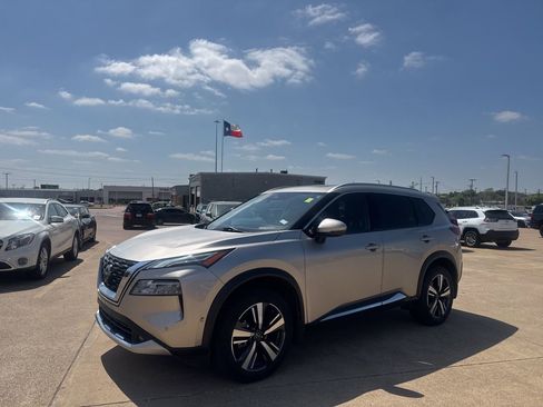 Certified 2022 Nissan Rogue Platinum w/ Head-Up Display Package image 9