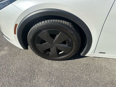 Used 2023 Toyota Prius LE image 9