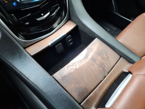 Used 2019 Cadillac Escalade Premium Luxury AWD/4WD image 18
