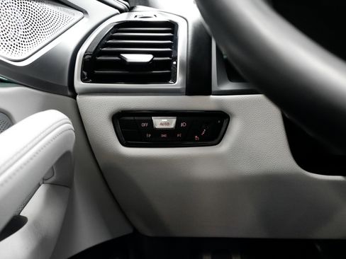 Used 2020 BMW M8 Convertible w/ Driving Assistance Package image 28