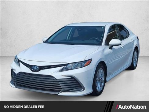 Certified 2022 Toyota Camry LE FWD image 1