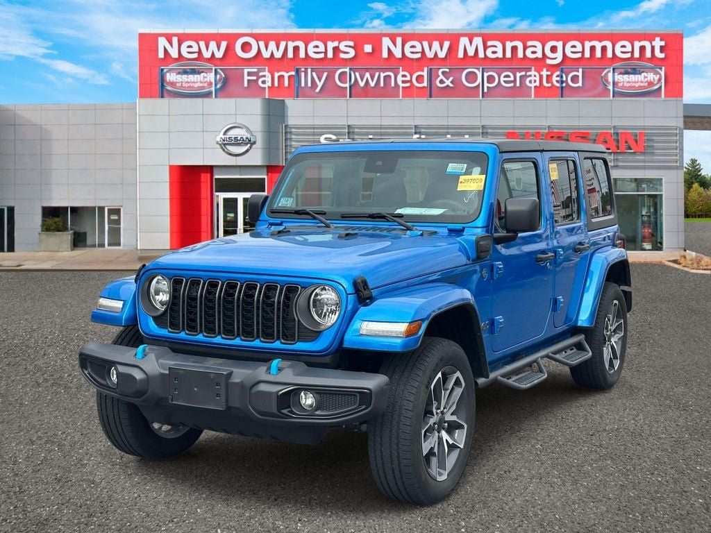 Used 2024 Jeep Wrangler Unlimited w/ Convenience Group AWD/4WD image 2