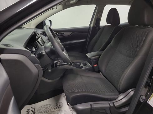 Used 2021 Nissan Rogue Sport S image 13