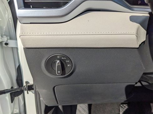 New 2025 Volkswagen Taos SE image 28