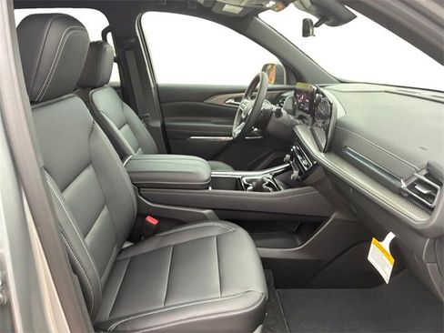 New 2026 Chevrolet Traverse LT w/ Driver Confidence Package image 13