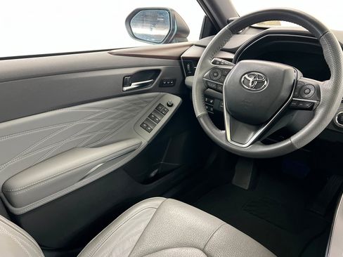 Used 2020 Toyota Avalon Limited image 12