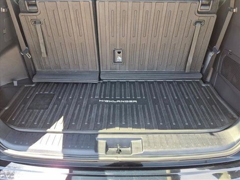 Used 2021 Toyota Highlander XSE AWD/4WD image 6