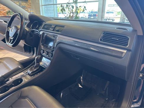 Used 2018 Volkswagen Passat 2.0T SE FWD image 27