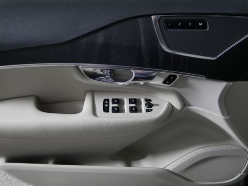 Used 2020 Volvo XC90 T6 Momentum image 19