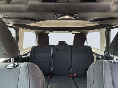 Used 2018 Jeep Wrangler Unlimited Sahara image 14