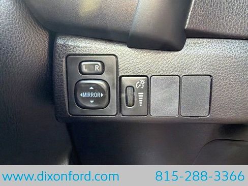 Used 2018 Toyota Corolla LE FWD image 18