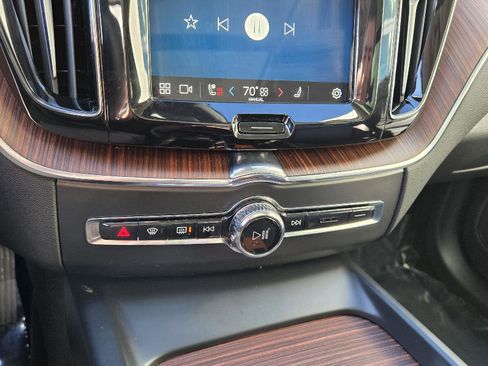 Used 2024 Volvo XC60 B5 Plus image 26