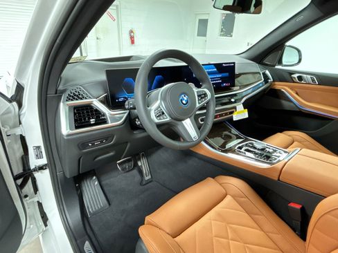 New 2026 BMW X5 xDrive50e w/ M Sport Package image 3
