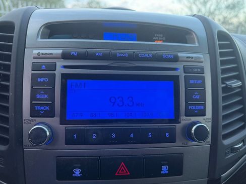 Used 2011 Hyundai Santa Fe SE FWD image 11