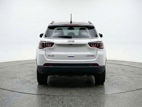 Used 2025 Jeep Compass Latitude AWD/4WD image 7