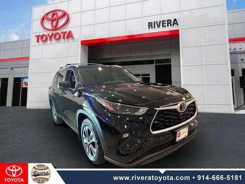 Certified 2024 Toyota Highlander XLE AWD/4WD image 2