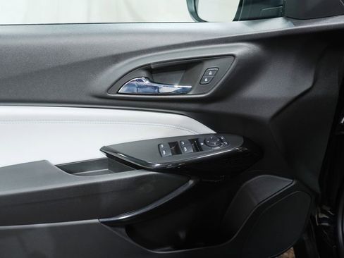 Used 2024 Chevrolet Trax LT w/ Sunroof Package FWD image 23