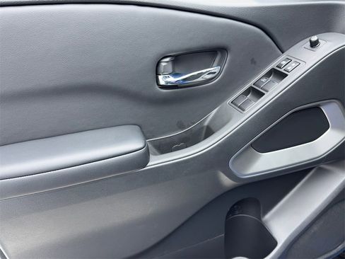 Used 2025 Nissan Frontier SV image 37