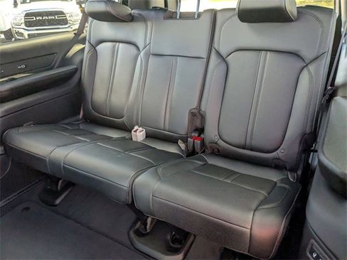 New 2025 Jeep Wagoneer L Series II w/ Premium Group I image 31