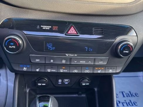 Used 2015 Chrysler 200 C w/ Navigation & Sound Group I image 40