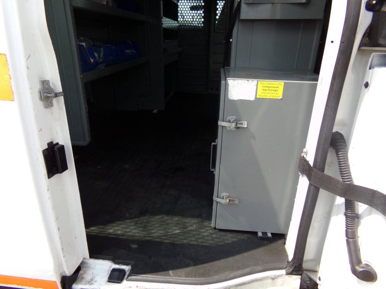 Used 2015 Chevrolet Express 2500 RWD image 8