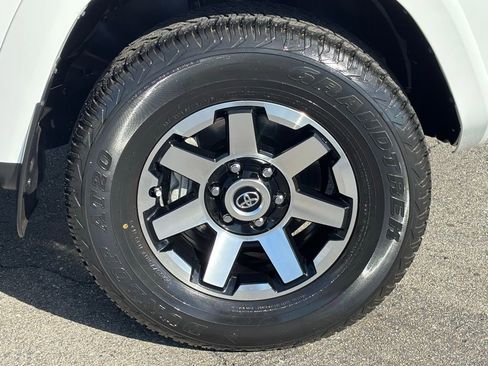 Used 2024 Toyota 4Runner TRD Off-Road Premium image 30