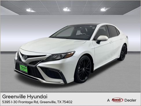 Used 2022 Toyota Camry XSE image 1
